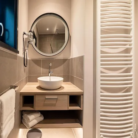 Ferienhaus Waterside Elegance At Sky Pad Antoing