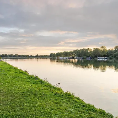 Waterside Elegance At Sky Pad